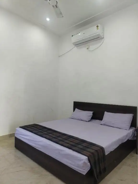 Tosh Guest House And Gusai Ji Restaurant